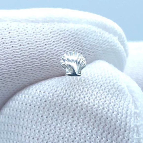 Tiny 3mm Sterling Silver Scallop Seashell Nose Pin Nose Ring Nose Stud Nose Bone - Picture 2 of 3